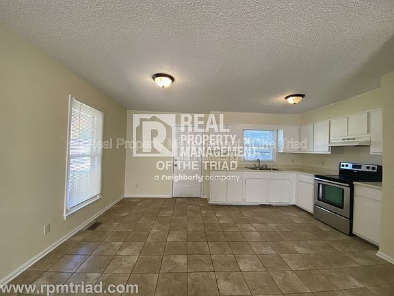 3rd image of 410 Boyd St