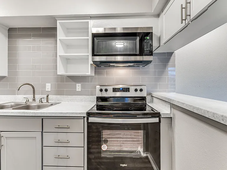 Tribecca Pointe Apartments — Photo 1