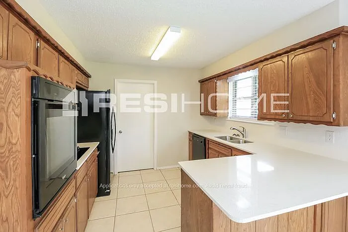Building Photo - 504 N Avery Dr