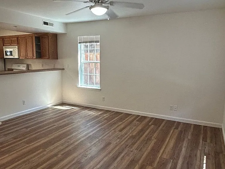 725 W 4th Ave — Photo 23