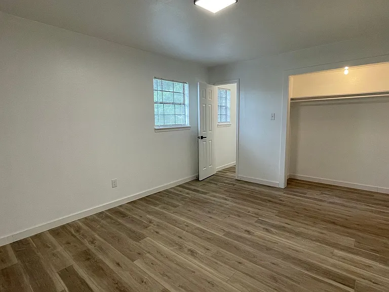 6684 Garvin Dr — Photo 11