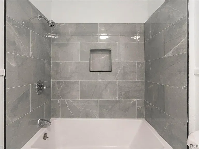 2475 S Commerce Rd #10 — Photo 31