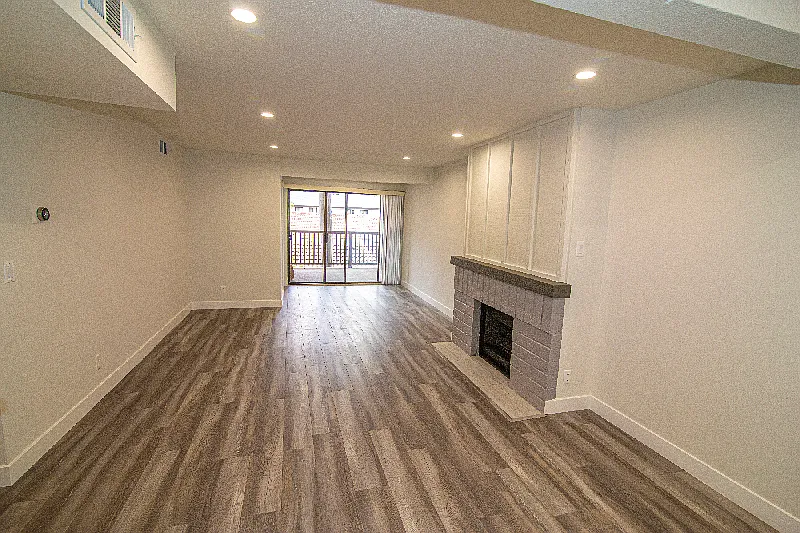6275 Canoga Ave #73
