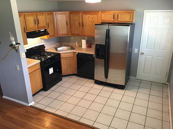 Kitchen Photo 2