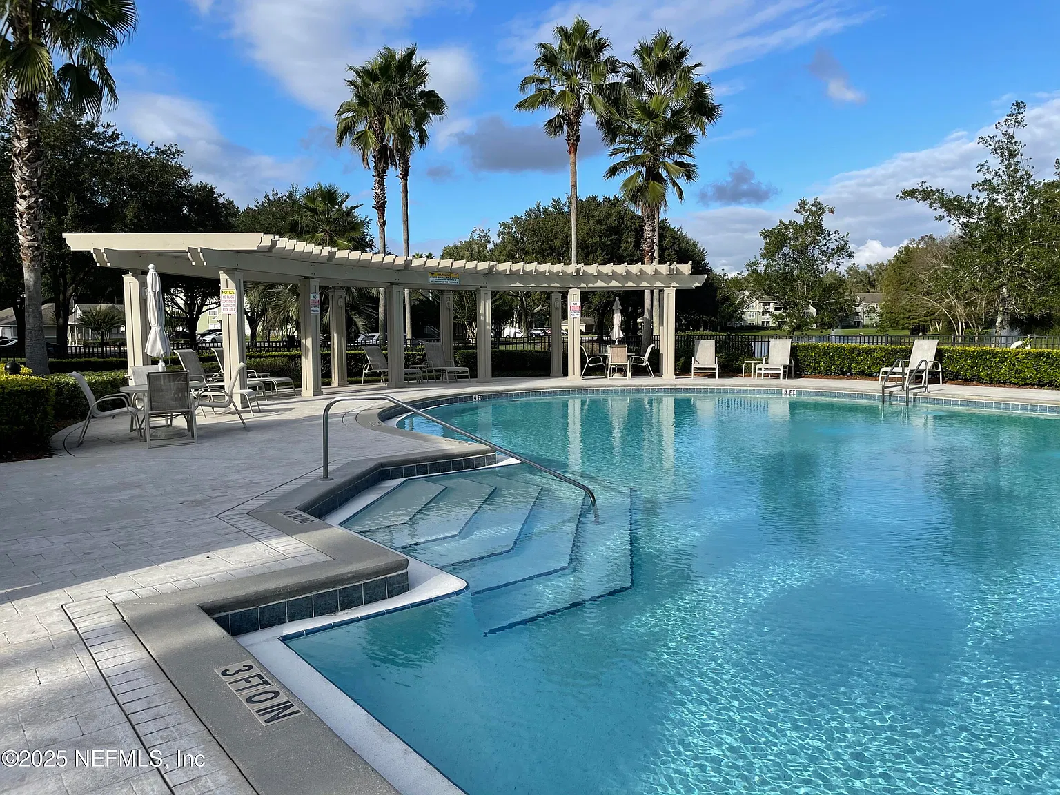 1 bed, 1.5 bath, 665 sqft, $1,175 — Photo 1