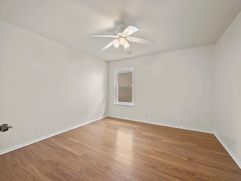 1617 Abbey Ln — Photo 23