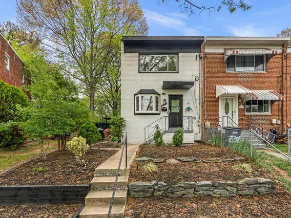 3300 Manorwood Dr, Hyattsville, MD 20782