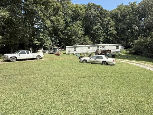 7409 Olin Rd, Pfafftown, NC 27040