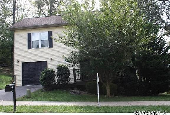 2nd image of 28 Oakcrest Pl