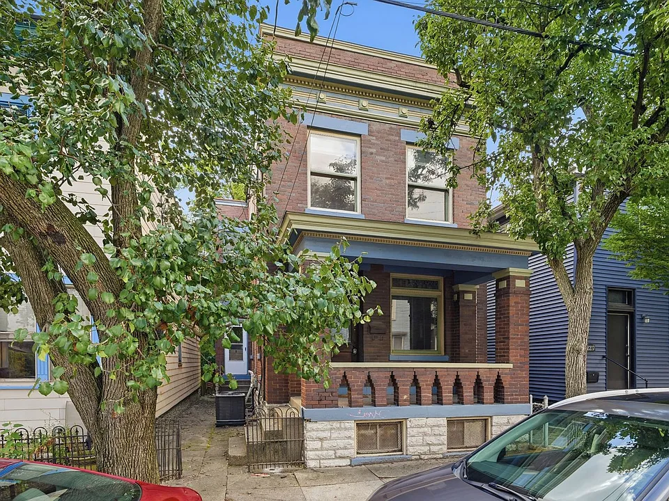 2215 Victor St