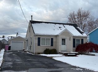 192 Lowden Point Rd, Rochester, NY 14612