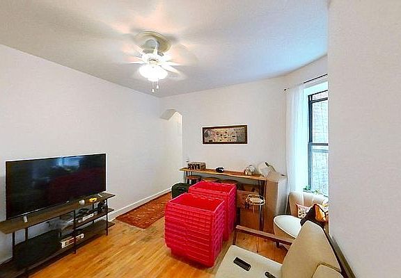 3rd image of 210 W 109th St APT 21