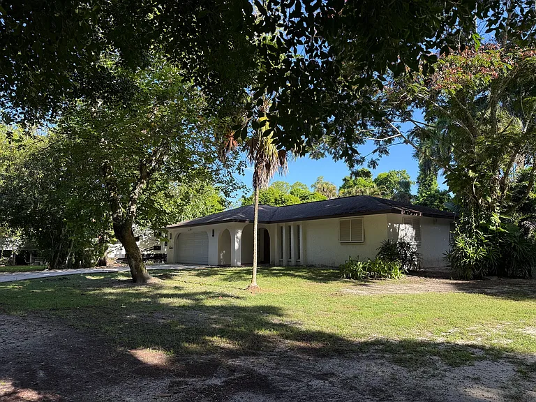 6150 Polly Ave — Photo 2