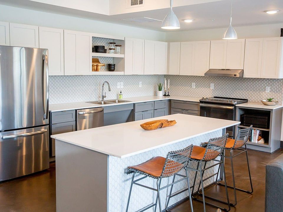 1st image of 2006 Belcourt Ave #218
