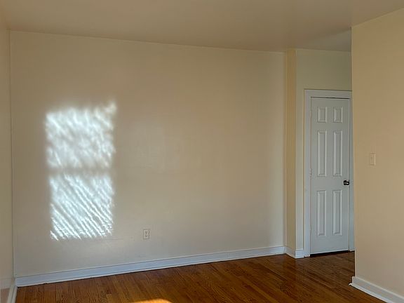 4th image of 1136 Stratford Ave #4