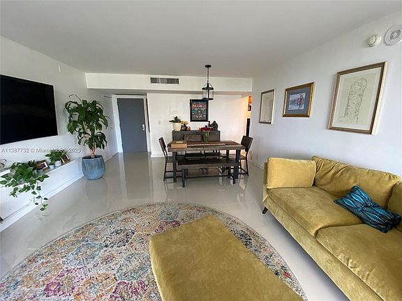 5th image of 780 NE 69th St APT 605
