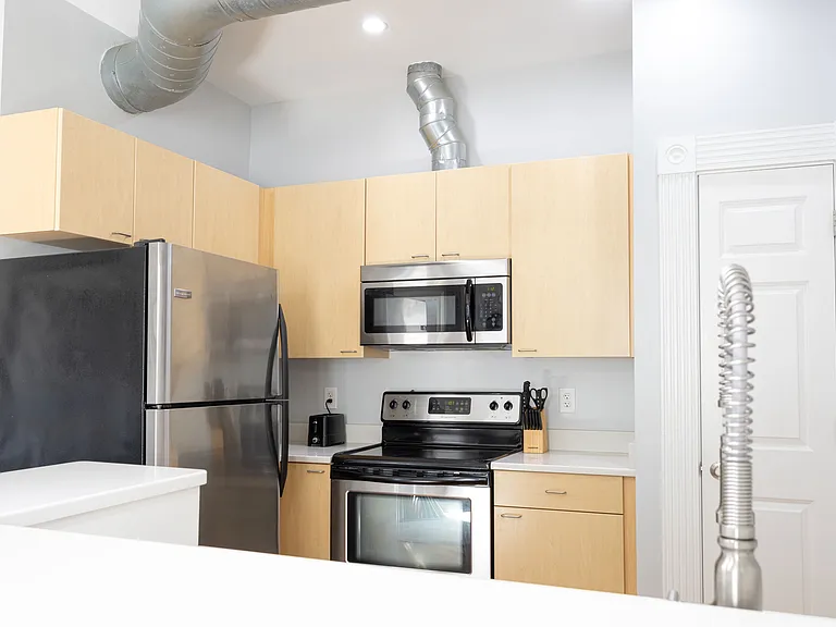 275 S Limestone St #240 — Photo 8