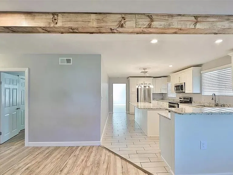 3219 W Leroy St — Photo 8