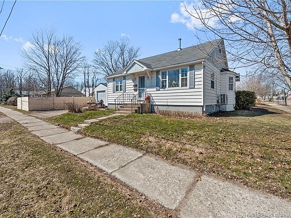 3rd image of 83 Douglas Ave