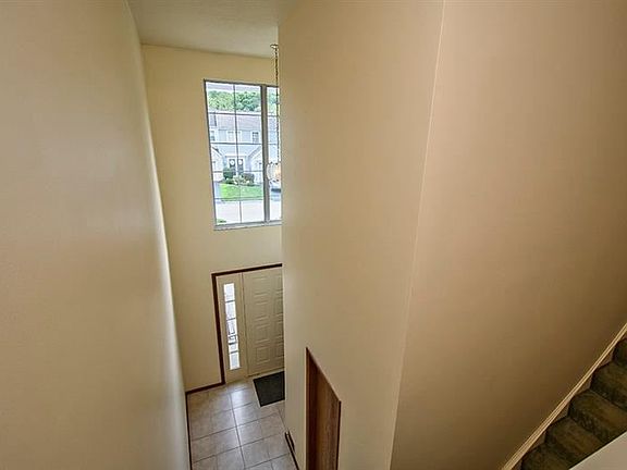 3rd image of 31 New London Ln