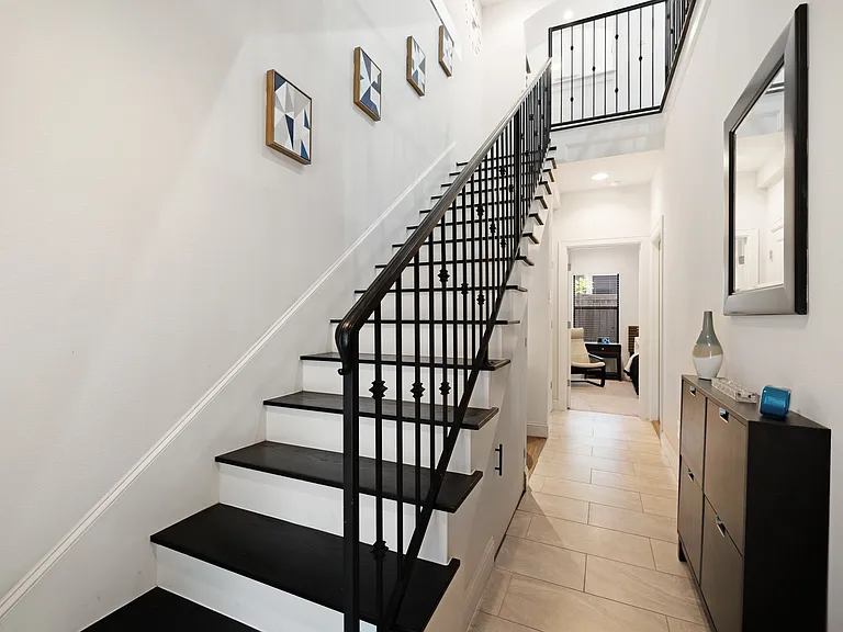 732 W 20th St #B — Photo 2
