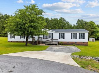127 Englewood Dr, Hubert, NC 28539