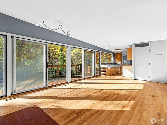 4th image of 12117 SE 26th Street