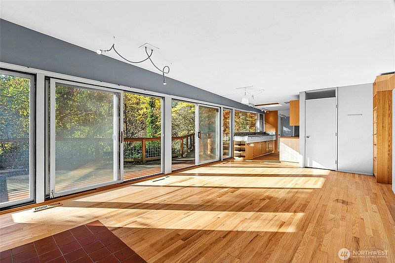 4th image of 12117 SE 26th Street