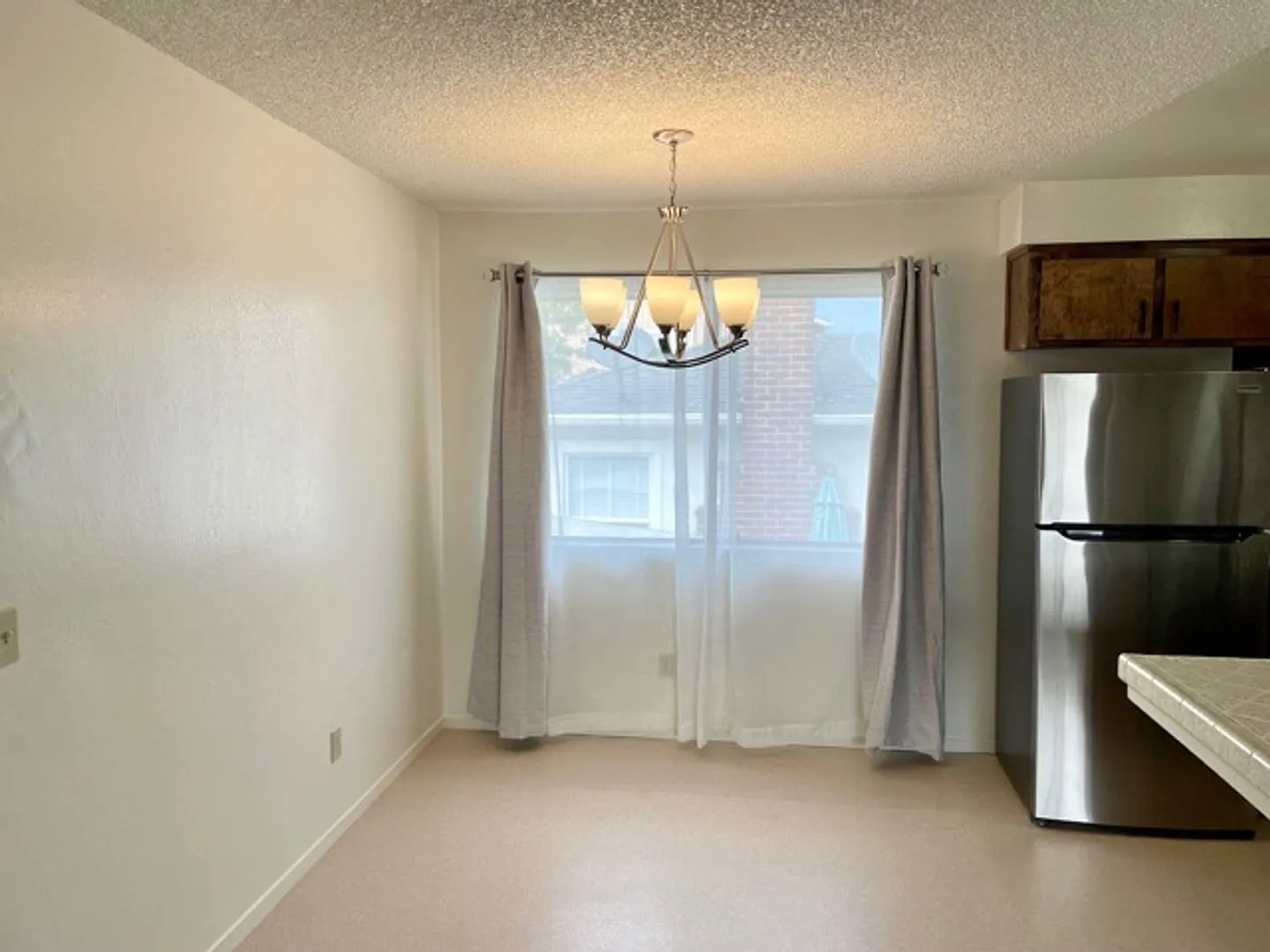 2 Bedroom with One Car Garage - Water/Sewer/Trash Included — Photo 4