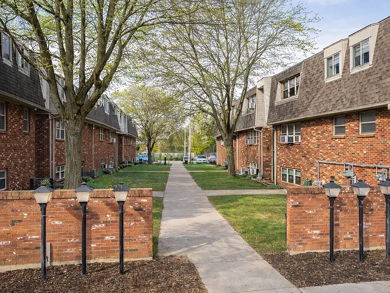 McKaig Court Apartments — Photo 10