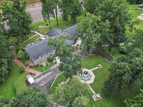 3rd image of 2 Murray Dr