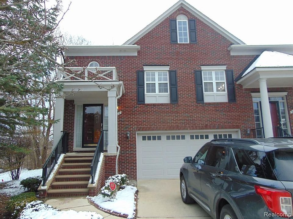 1st image of 932 Sandalwood Dr