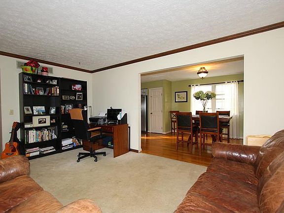 3rd image of 7897 Oak Leaf Circle