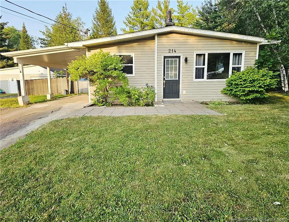 4 bed, 2.0 bath, 1830 sqft, $2,300 — Photo 1