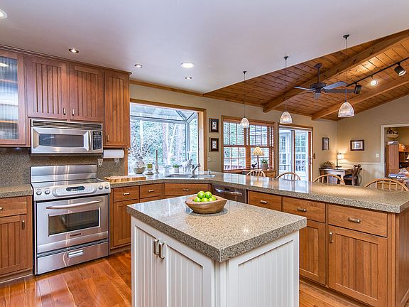 3rd image of 10895 Pine Cone Dr