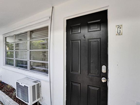 3rd image of 820 NE 16th Ave #6
