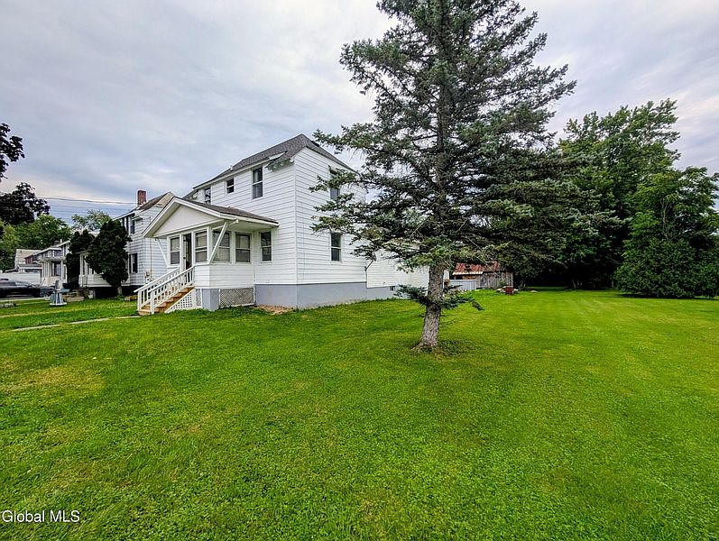 2nd image of 32-34 Champlain Avenue