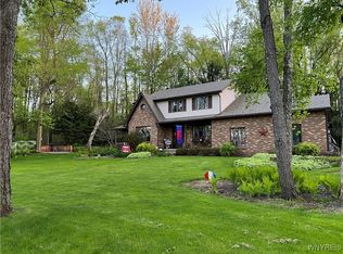 4506 Sharon Dr, Lockport, NY 14094