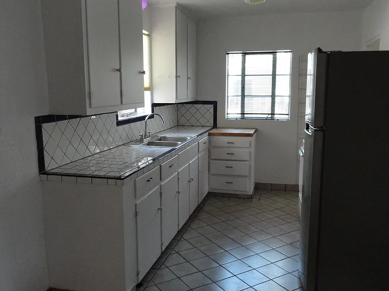 725 Carlisle Blvd NE — Photo 16