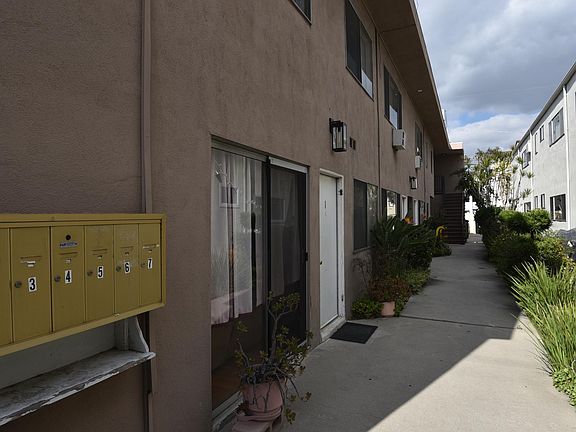 2nd image of 10815 Camarillo St #7