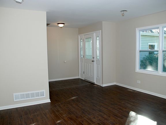 4th image of 812 Garden Cir
