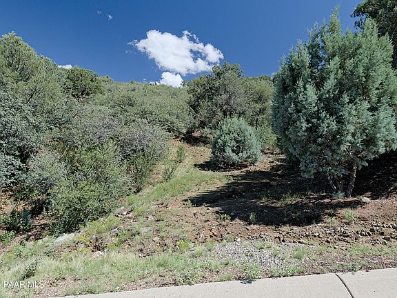 5th image of 527 Sleepyhollow Cir