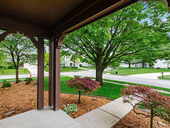 3rd image of 6886 Lakebrook Blvd