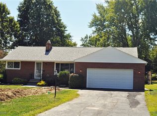 1286 Cherry Ln, Seven Hills, OH 44131