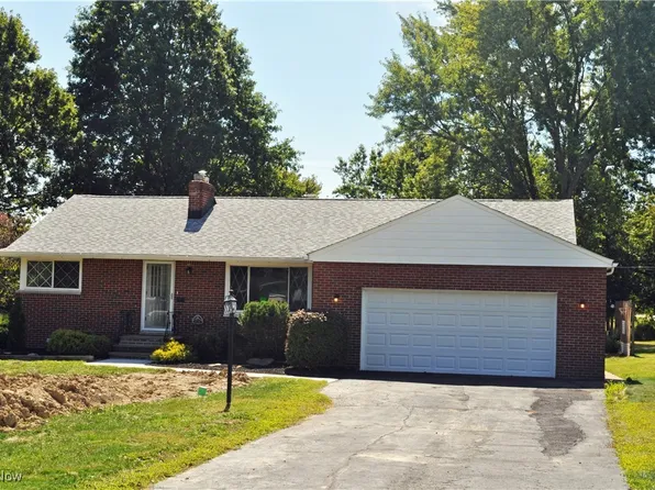 1286 Cherry Ln, Seven Hills, OH 44131