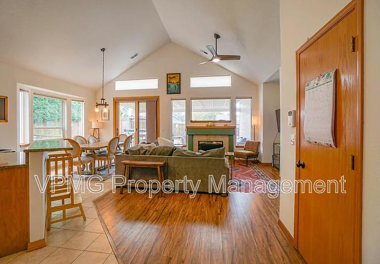 1204 NE 89th Ave — Photo 11