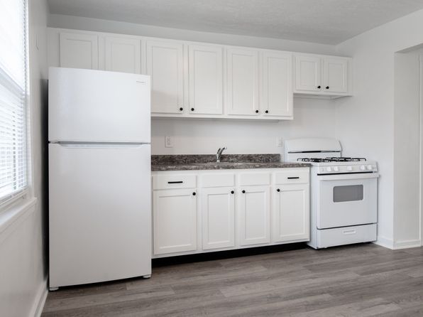 15 Midland Heights Cir #B