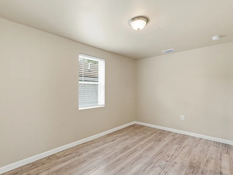 1025 Elliott Ave — Photo 21