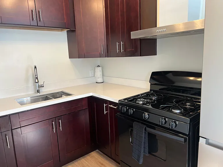 2319 Grand Ave #B — Photo 8