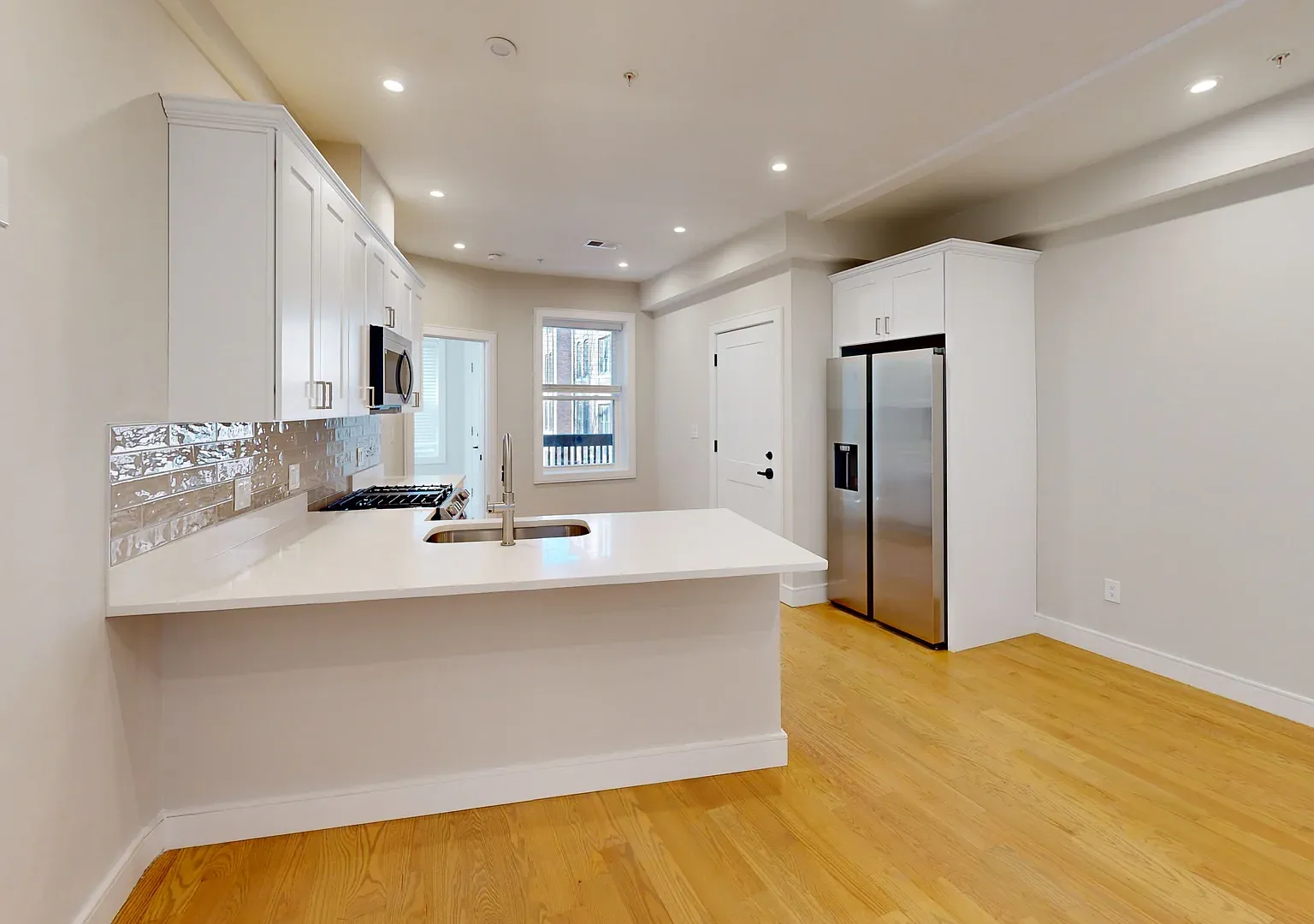 4 bed, 1100 sqft, $5,275 — Photo 1